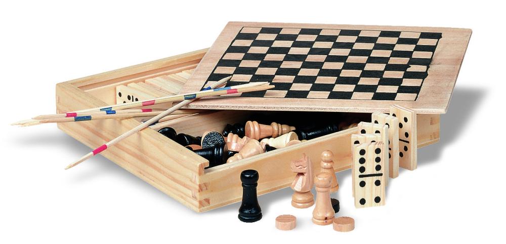 4 juegos en caja de madera