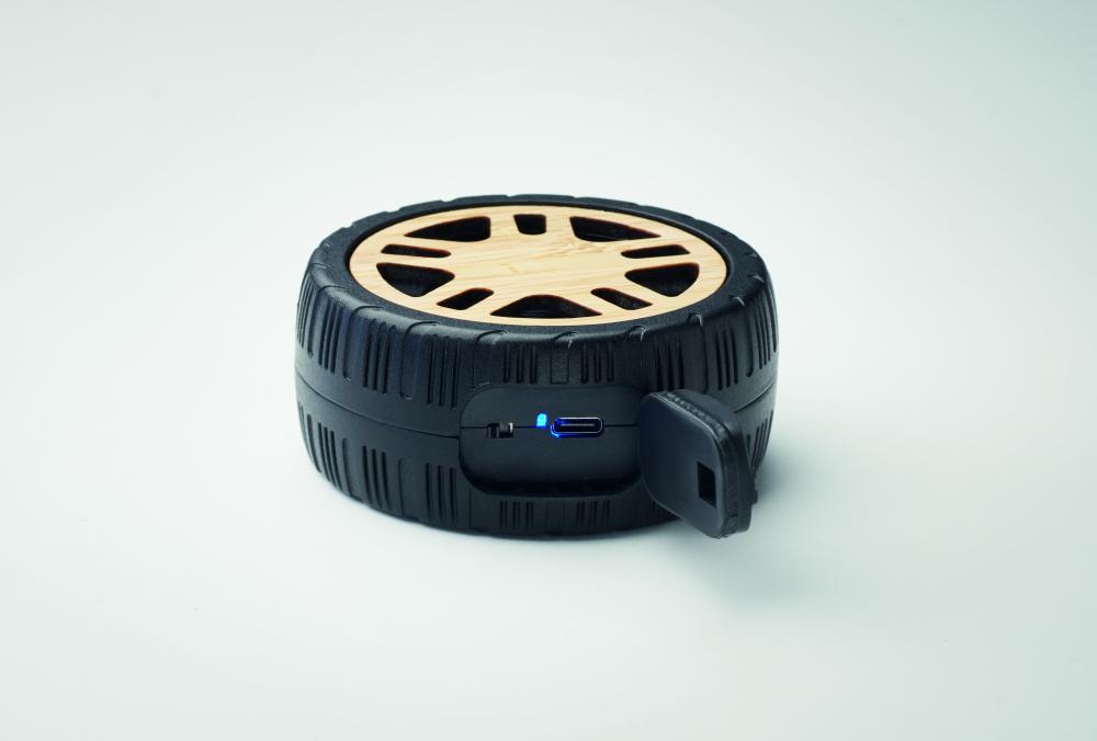 Altavoz con forma de neumático