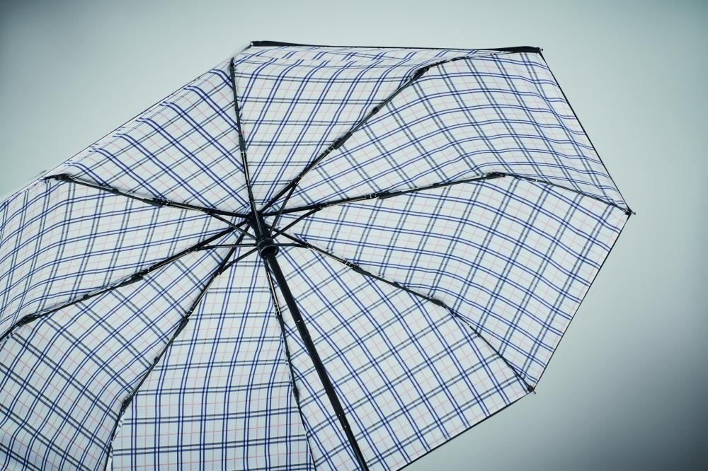 Paraguas plegable de 23"