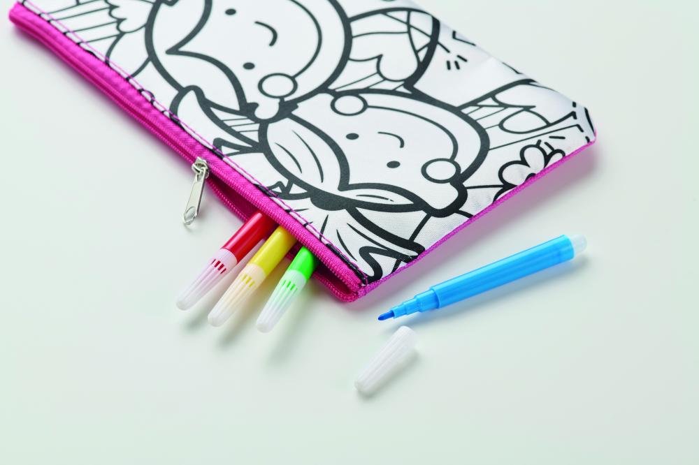 Estuche con rotuladores