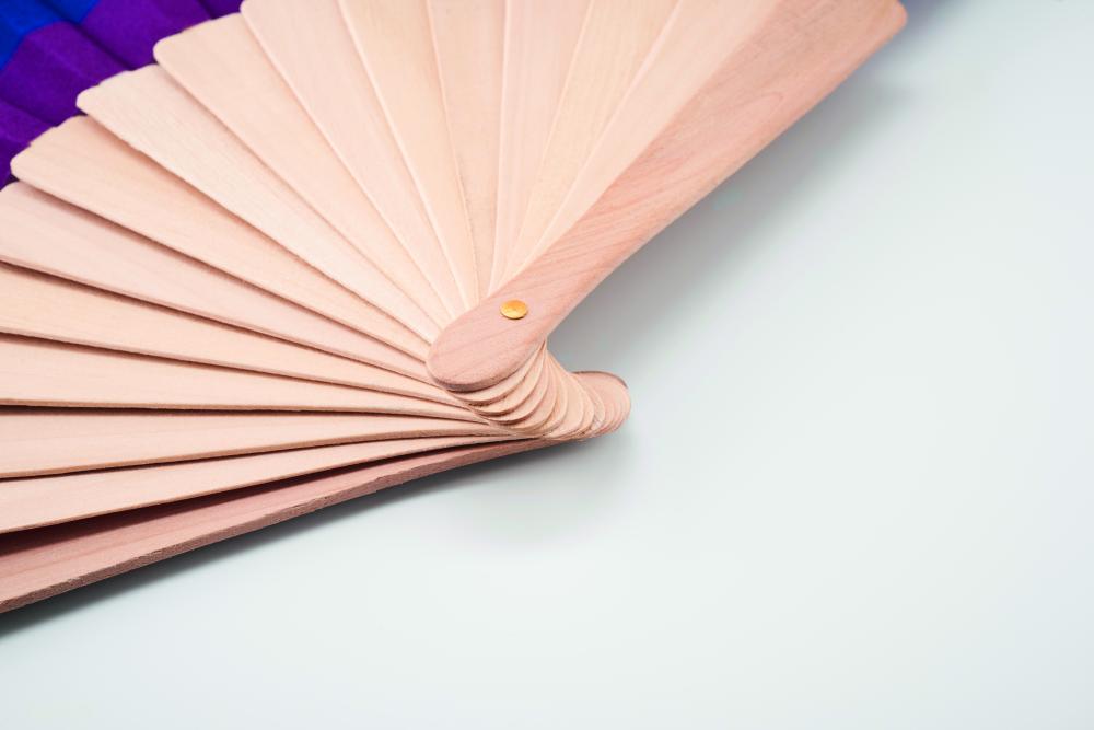 Abanico de madera rainbow