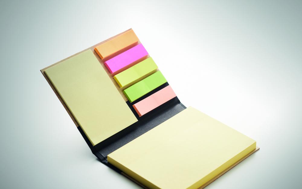 Notas adhesivas en funda bambú