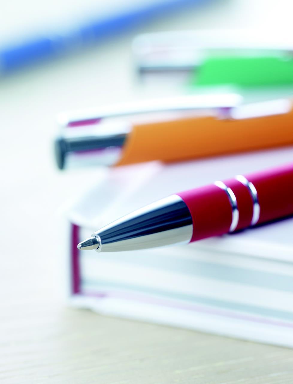 Bolígrafo con acabado caucho